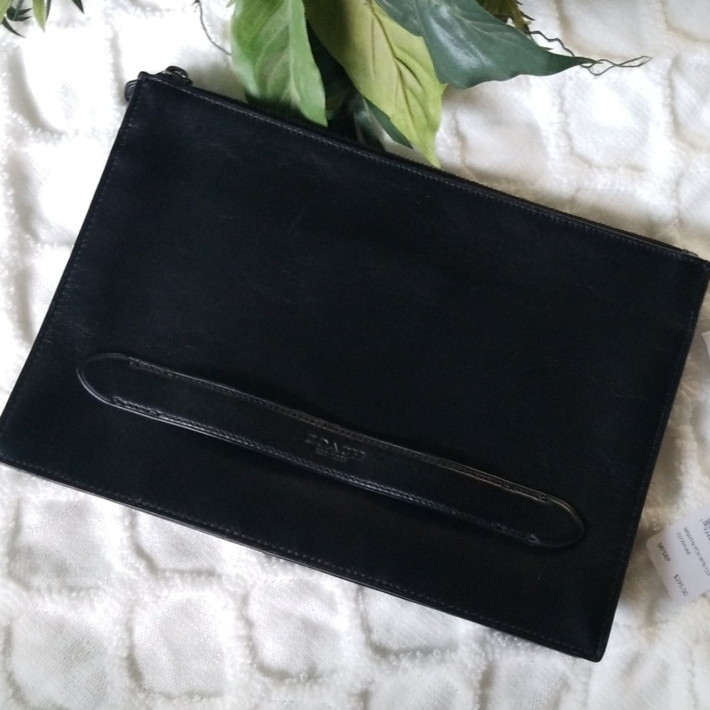 Coach Manhattan Pouch in all black - Picture 2 of 10